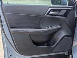 Mitsubishi Outlander SE FWD 2026 — side view