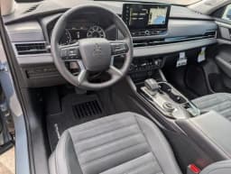 Mitsubishi Outlander SE FWD 2026 — side view