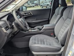 Mitsubishi Outlander SE FWD 2026 — side view