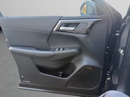 Mitsubishi Outlander SE FWD 2026 — side view