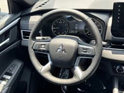 Mitsubishi Outlander SE FWD 2026 — side view