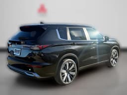 Mitsubishi Outlander SE FWD 2026 — side view
