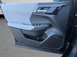 Mitsubishi Outlander SE FWD 2026 — side view