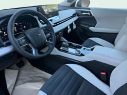 Mitsubishi Outlander SE FWD 2026 — side view