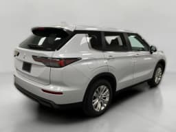 Mitsubishi Outlander ES S-AWC 2026 — side view