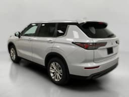 Mitsubishi Outlander ES S-AWC 2026 — side view