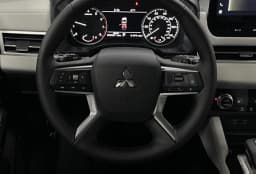 Mitsubishi Outlander SE S-AWC 2026 — side view