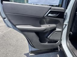 Mitsubishi Outlander Plug-In Hybrid SE S-AWC 2026 — side view