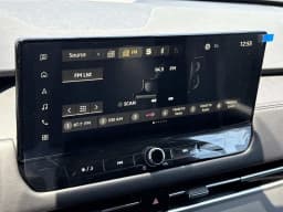 Mitsubishi Outlander Plug-In Hybrid SE S-AWC 2026 — side view