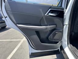 Mitsubishi Outlander Plug-In Hybrid SE S-AWC 2026 — side view