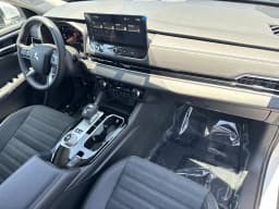 Mitsubishi Outlander Plug-In Hybrid SE S-AWC 2026 — side view