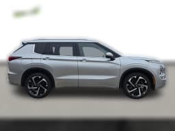 Mitsubishi Outlander Plug-In Hybrid SEL Black Edition S-AWC 2025 — side view