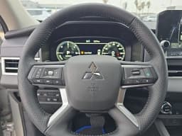 Mitsubishi Outlander Plug-In Hybrid SEL Black Edition S-AWC 2025 — side view