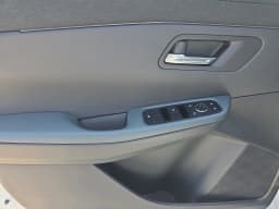 Nissan LEAF SV+ FWD 2026 — side view