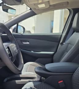 Nissan LEAF PLATINUM+ FWD 2026 — side view