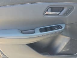 Nissan LEAF PLATINUM+ FWD 2026 — side view
