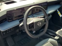 Nissan LEAF PLATINUM+ FWD 2026 — side view