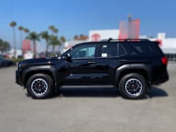 Toyota 4Runner Hybrid TRD Off Road Premium 4WD (Natl) 2026 — side view