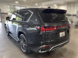 Lexus LX LX 600 F SPORT Handling 4WD 2026 — side view