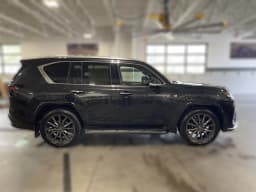 Lexus LX LX 600 F SPORT Handling 4WD 2026 — side view