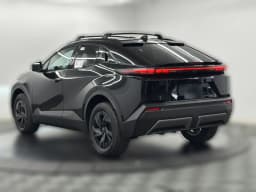 Toyota C-HR SE AWD (Natl) 2026 — side view