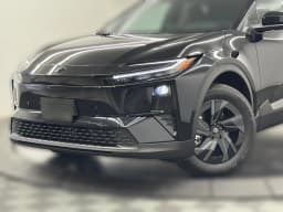 Toyota C-HR SE AWD (Natl) 2026 — side view