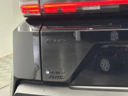 Toyota C-HR SE AWD (Natl) 2026 — side view