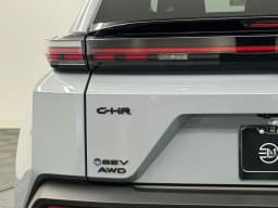 Toyota C-HR SE AWD (Natl) 2026 — side view