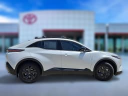 Toyota C-HR SE AWD (Natl) 2026 — side view