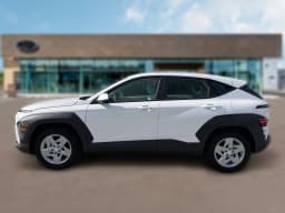 Hyundai Kona SE FWD 2027 — side view