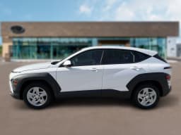 Hyundai Kona SE FWD 2027 — side view
