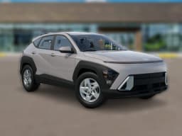 Hyundai Kona SE FWD 2027 — side view