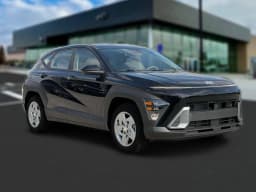 Hyundai Kona SE FWD 2027 — side view