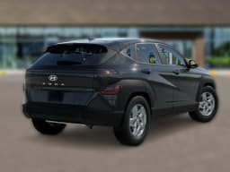 Hyundai Kona SE FWD 2027 — side view