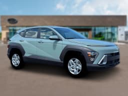 Hyundai Kona SE FWD 2026 — side view
