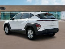Hyundai Kona SE FWD 2027 — side view