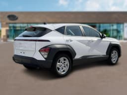 Hyundai Kona SE FWD 2027 — side view