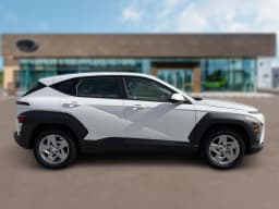 Hyundai Kona SE FWD 2027 — side view