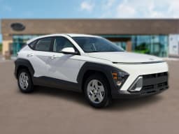 Hyundai Kona SE FWD 2027 — side view