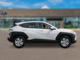 Hyundai Kona SE FWD 2027 — side view