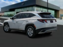 Hyundai Tucson Hybrid SE FWD 2026 — side view