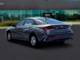 Hyundai Elantra SE Sedan 2026 — side view