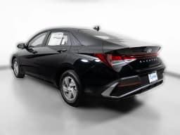 Hyundai Elantra SE IVT 2026 — side view