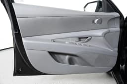 Hyundai Elantra SE IVT 2026 — side view