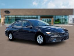 Hyundai Elantra SE Sedan 2026 — side view