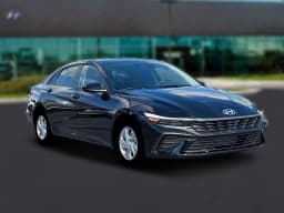 Hyundai Elantra SE Sedan 2026 — side view