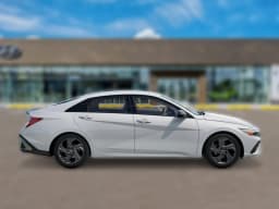 Hyundai Elantra SEL Sport IVT 2026 — side view