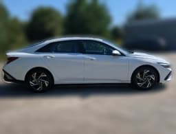Hyundai Elantra Limited Sedan 2026 — side view