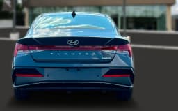 Hyundai Elantra Limited IVT 2025 — side view