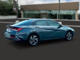 Hyundai Elantra Limited IVT 2025 — side view